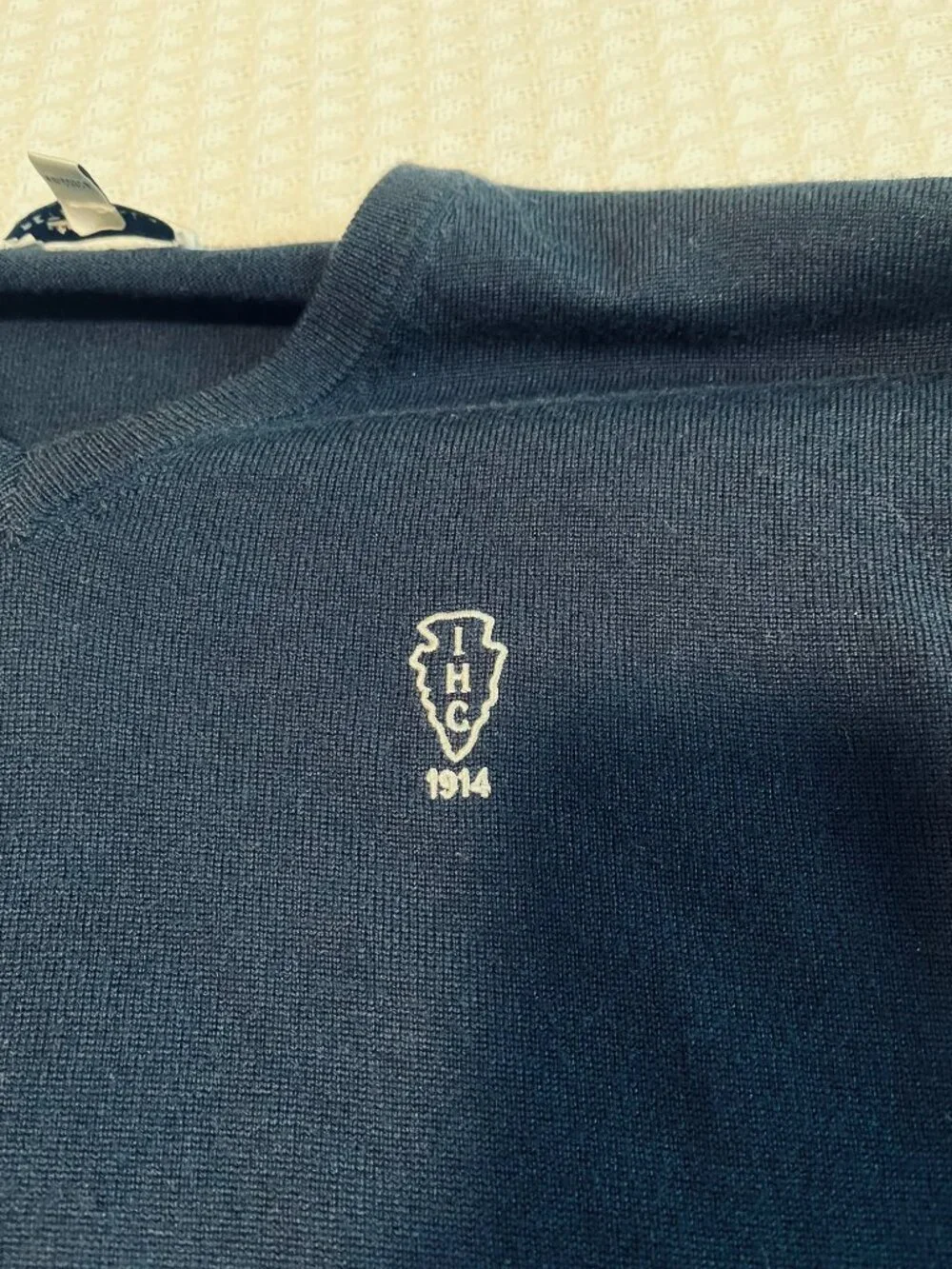 Peter Millar Mens V-neck Navy Blue Sweater Logo IHC Size Large